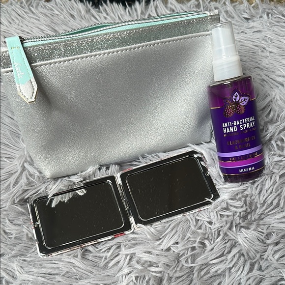 IPSY Silver Cosmetic Bag & BBW Blackberry Basil AntiBac Hand Spray & Fun Compact - Picture 3 of 9